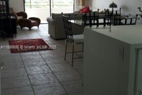 Купить кондоминиум в Халландейл-Бич, Флорида 1 спальня, 92.9м2, № 1933352 - фото 7