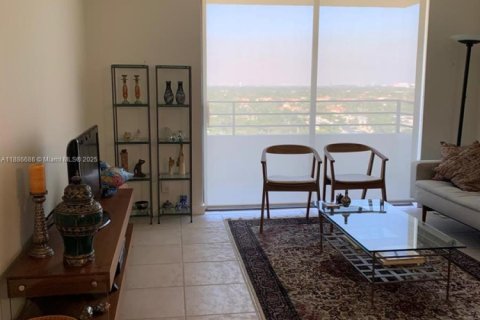 Купить кондоминиум в Халландейл-Бич, Флорида 1 спальня, 92.9м2, № 1933352 - фото 2