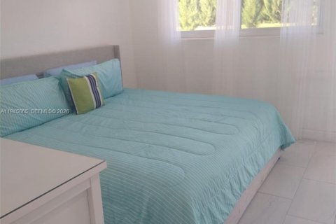 Condo in Hallandale Beach, Florida, 1 bedroom  № 2004939 - photo 14