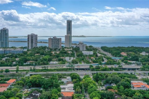 House in Miami, Florida 4 bedrooms, 206.99 sq.m. № 2009188 - photo 6