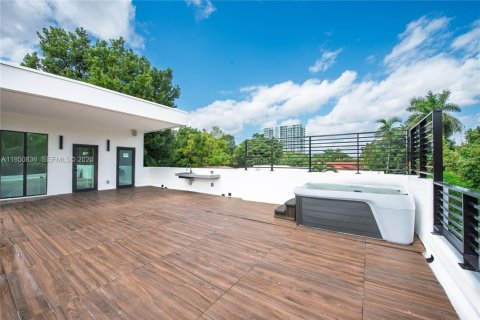 House in Miami, Florida 4 bedrooms, 206.99 sq.m. № 2009188 - photo 19