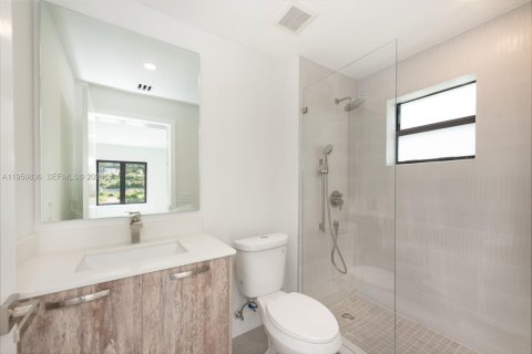 House in Miami, Florida 4 bedrooms, 206.99 sq.m. № 2009188 - photo 30