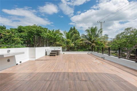 House in Miami, Florida 4 bedrooms, 206.99 sq.m. № 2009188 - photo 17