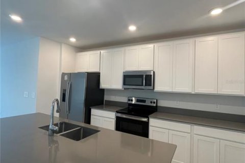 Villa ou maison à louer à Davenport, Floride: 5 chambres, 220.18 m2 № 2097829 - photo 4