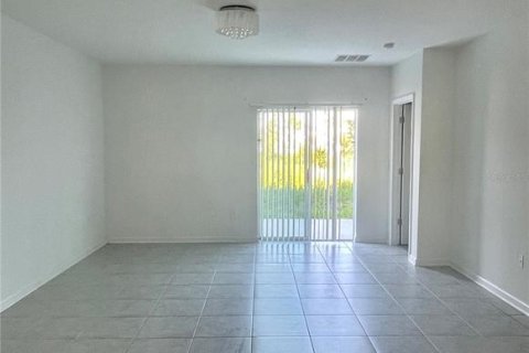 Villa ou maison à louer à Davenport, Floride: 5 chambres, 220.18 m2 № 2097829 - photo 6