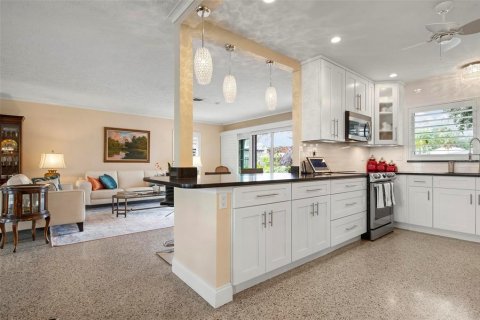 Villa ou maison à vendre à Sarasota, Floride: 3 chambres, 238.29 m2 № 1552847 - photo 10