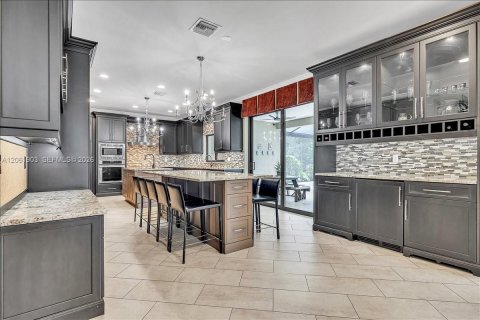 House in Fort Myers, Florida 6 bedrooms, 411.37 sq.m. № 2266097 - photo 14