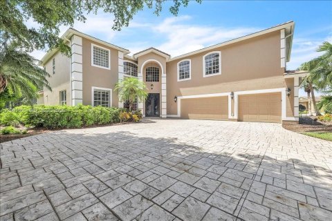 House in Fort Myers, Florida 6 bedrooms, 411.37 sq.m. № 2266097 - photo 3