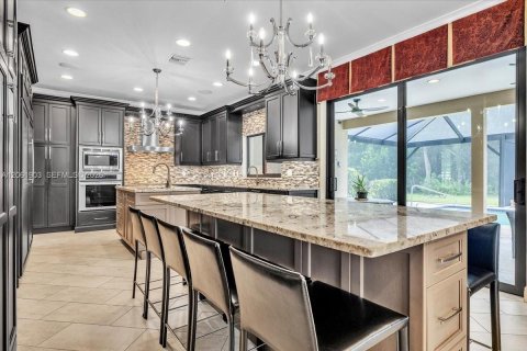 House in Fort Myers, Florida 6 bedrooms, 411.37 sq.m. № 2266097 - photo 16