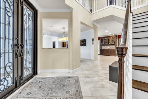 House in Fort Myers, Florida 6 bedrooms, 411.37 sq.m. № 2266097 - photo 6