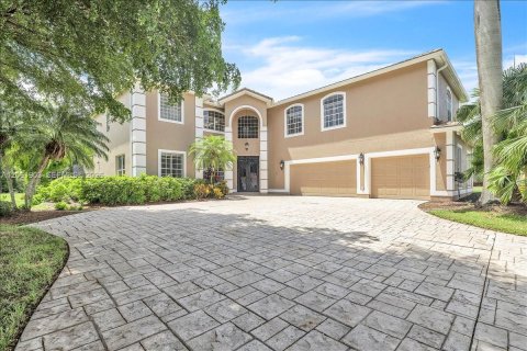 House in Fort Myers, Florida 6 bedrooms, 411.37 sq.m. № 2266097