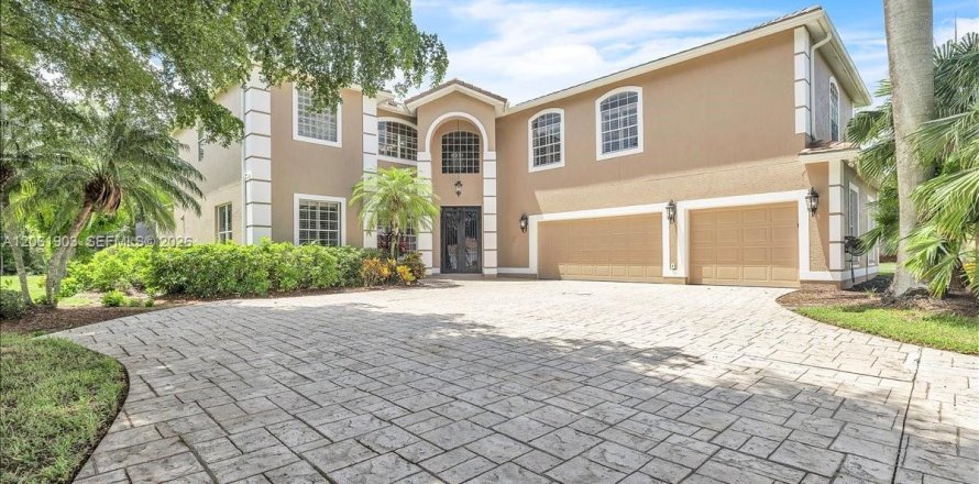 House in Fort Myers, Florida 6 bedrooms, 411.37 sq.m. № 2266097