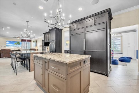 House in Fort Myers, Florida 6 bedrooms, 411.37 sq.m. № 2266097 - photo 22