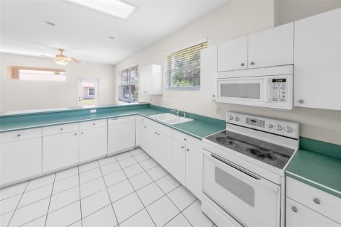 House in Ponce Inlet, Florida 3 bedrooms, 195.09 sq.m. № 1247481 - photo 10