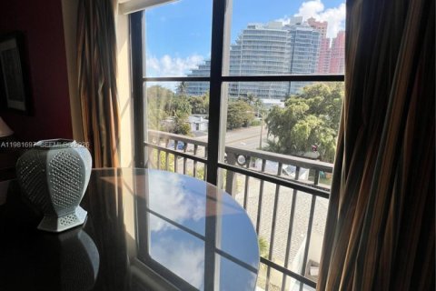 Condo in Fort Lauderdale, Florida, 2 bedrooms  № 2043178 - photo 9