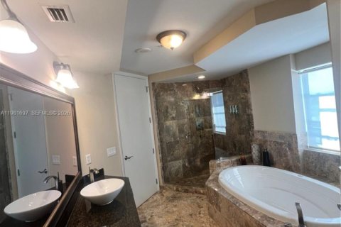 Condo in Fort Lauderdale, Florida, 2 bedrooms  № 2043178 - photo 12