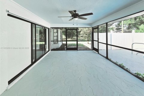 House in Port Charlotte, Florida 3 bedrooms, 160.72 sq.m. № 1880368 - photo 28