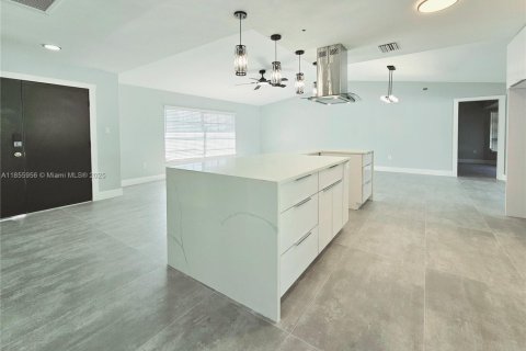 House in Port Charlotte, Florida 3 bedrooms, 160.72 sq.m. № 1880368 - photo 5
