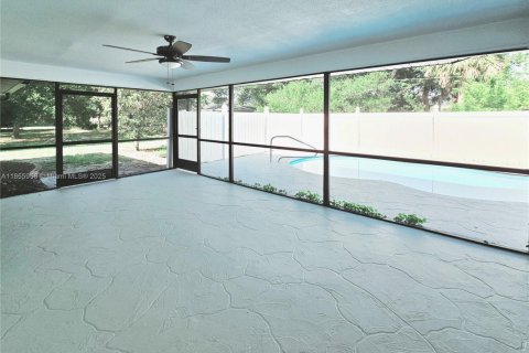 House in Port Charlotte, Florida 3 bedrooms, 160.72 sq.m. № 1880368 - photo 27