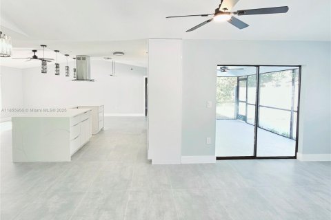 House in Port Charlotte, Florida 3 bedrooms, 160.72 sq.m. № 1880368 - photo 12