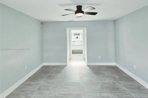 House in Port Charlotte, Florida 3 bedrooms, 160.72 sq.m. № 1880368 - photo 7