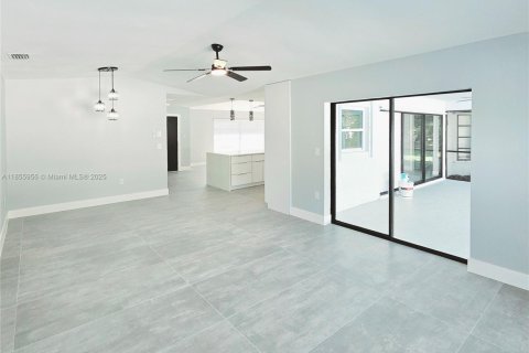 House in Port Charlotte, Florida 3 bedrooms, 160.72 sq.m. № 1880368 - photo 21