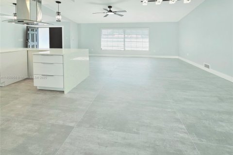 House in Port Charlotte, Florida 3 bedrooms, 160.72 sq.m. № 1880368 - photo 11