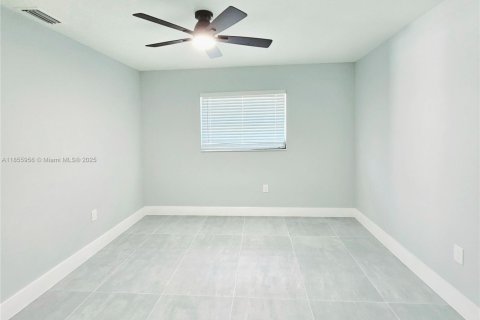 House in Port Charlotte, Florida 3 bedrooms, 160.72 sq.m. № 1880368 - photo 26