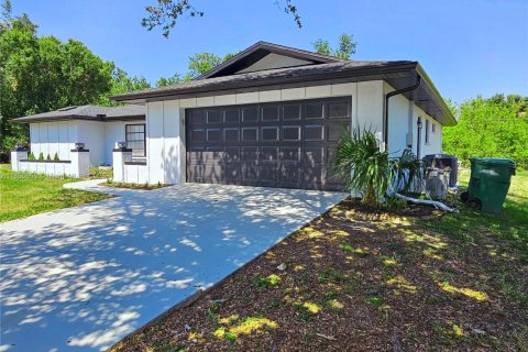 House in Port Charlotte, Florida 3 bedrooms, 160.72 sq.m. № 1880368 - photo 3