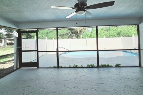 House in Port Charlotte, Florida 3 bedrooms, 160.72 sq.m. № 1880368 - photo 29