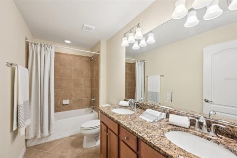House in Venice, Florida 5 bedrooms, 314.47 sq.m. № 1914875 - photo 24