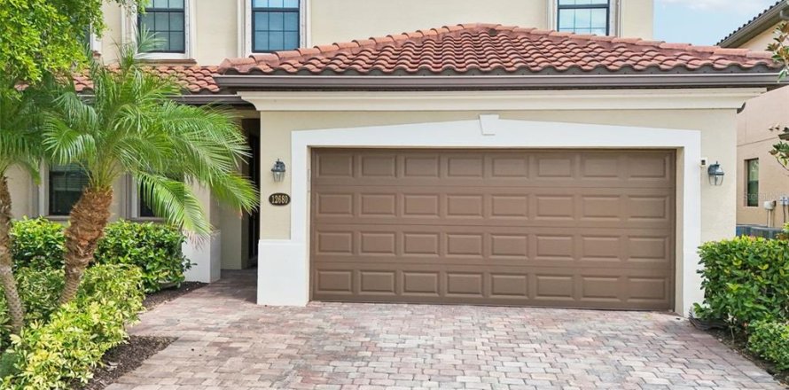 House in Venice, Florida 5 bedrooms, 314.47 sq.m. № 1914875