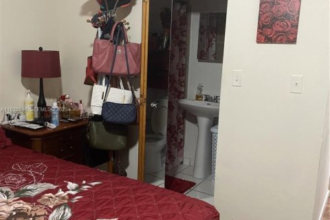 Casa en venta en Miami, Florida, 4 dormitorios, 171.78 m2 № 1984277 - foto 27