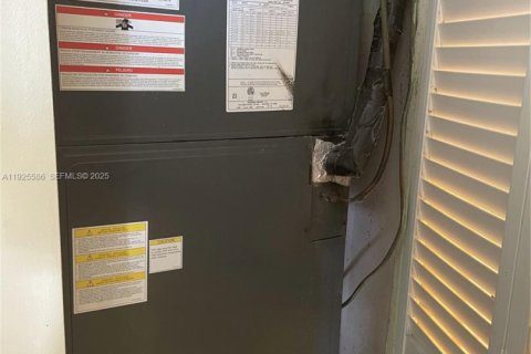 Casa en venta en Miami, Florida, 4 dormitorios, 171.78 m2 № 1984277 - foto 20