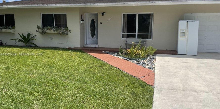 Casa en Miami, Florida 4 dormitorios, 171.78 m2 № 1984277