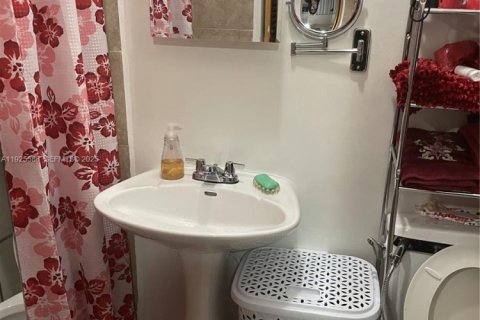 Casa en venta en Miami, Florida, 4 dormitorios, 171.78 m2 № 1984277 - foto 28