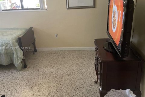 Casa en venta en Miami, Florida, 4 dormitorios, 171.78 m2 № 1984277 - foto 24