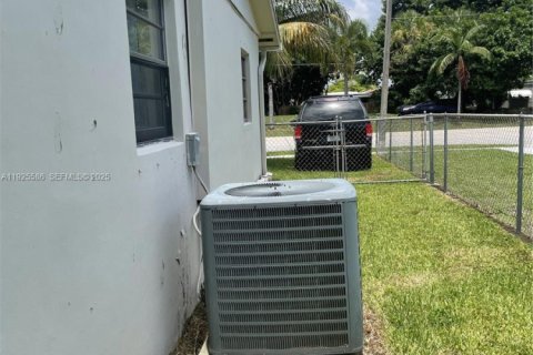 Casa en venta en Miami, Florida, 4 dormitorios, 171.78 m2 № 1984277 - foto 7