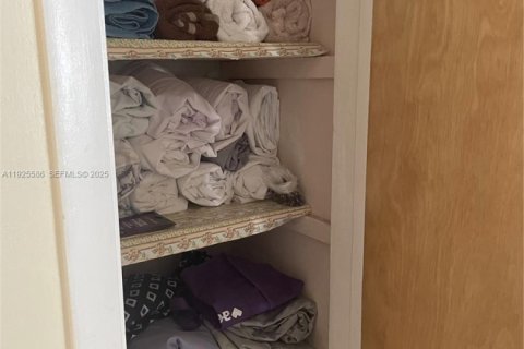 Casa en venta en Miami, Florida, 4 dormitorios, 171.78 m2 № 1984277 - foto 23