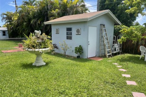 Casa en venta en Miami, Florida, 4 dormitorios, 171.78 m2 № 1984277 - foto 2