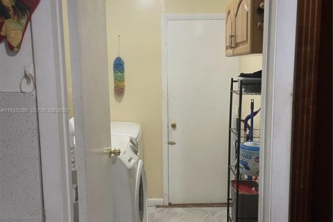 Casa en venta en Miami, Florida, 4 dormitorios, 171.78 m2 № 1984277 - foto 16