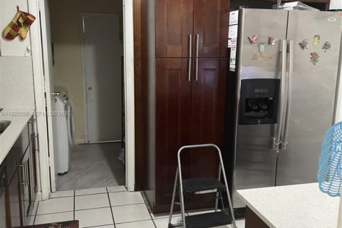 Casa en venta en Miami, Florida, 4 dormitorios, 171.78 m2 № 1984277 - foto 14