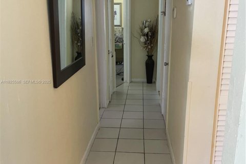 Casa en venta en Miami, Florida, 4 dormitorios, 171.78 m2 № 1984277 - foto 21