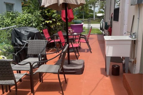 Casa en venta en Miami, Florida, 4 dormitorios, 171.78 m2 № 1984277 - foto 13
