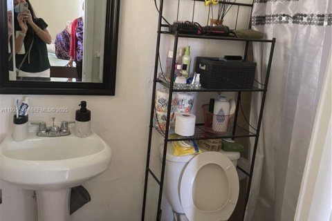 Casa en venta en Miami, Florida, 4 dormitorios, 171.78 m2 № 1984277 - foto 25