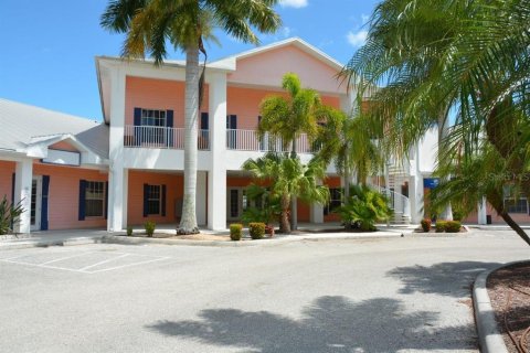 Propiedad comercial en alquiler en Port Charlotte, Florida № 1027527 - foto 1