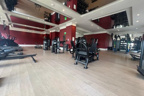 Condo in Miami, Florida, 2 bedrooms  № 1993597 - photo 11