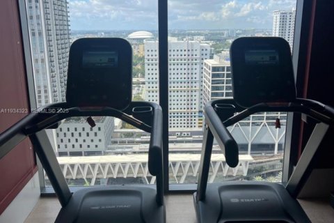 Condo in Miami, Florida, 2 bedrooms  № 1993597 - photo 10