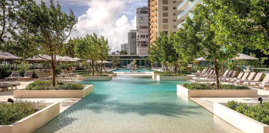 Condo in Bal Harbour, Florida, 2 bedrooms № 1948928