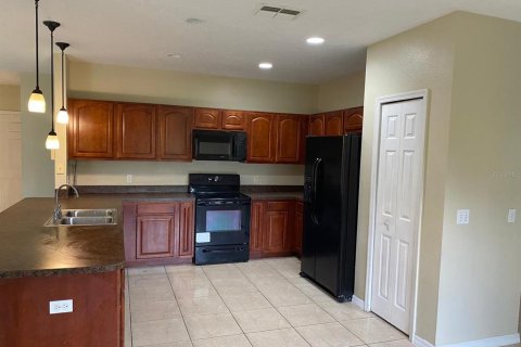 House in Poinciana, Florida 4 bedrooms, 259.2 sq.m. № 1803810 - photo 3